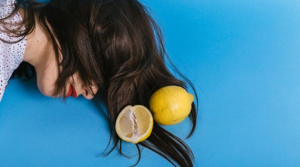 Trucul de frumusețe pentru o piele strălucitoare și sănătoasă. Ai nevoie doar de un ingredient din bucătărie