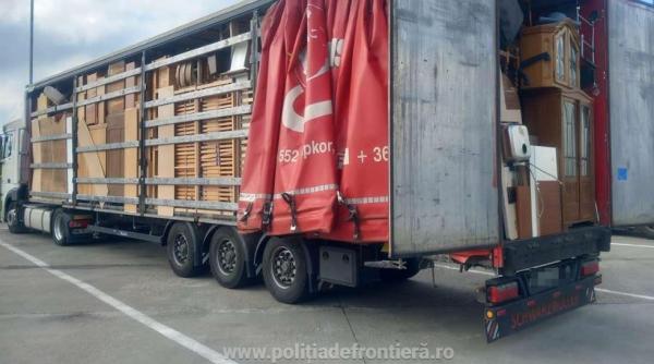 Două camioane pline cu deșeuri din Germania și Italia, întoarse de la vamă și trimise înapoi de unde au venit