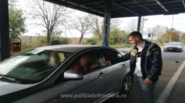 Trei români au rămas fără bagaje la intrarea în țară