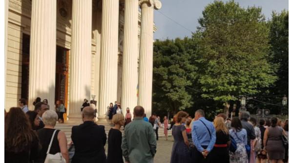 ''Am legitimație guvernamentală''. Cum a vrut o angajată a statului să ocupe abuziv un loc la Ateneu