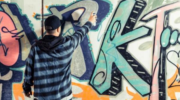 Metroul din Barcelona a fost vandalizat: Patru trenuri pictate și un agent de securitate atacat