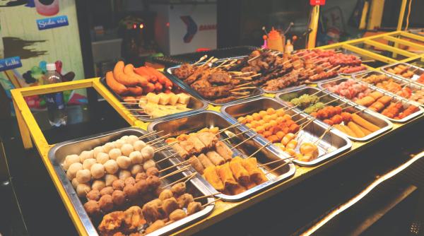 Proprietarul unui restaurant are un răspuns brutal pentru „un client zgârcit" care a mers prea departe cu bufetul suedez