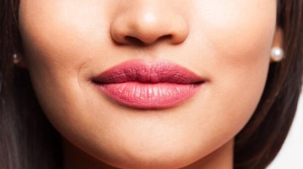 Balsam de buze făcut în casă cu ulei de cocos. Cea mai bună rețetă