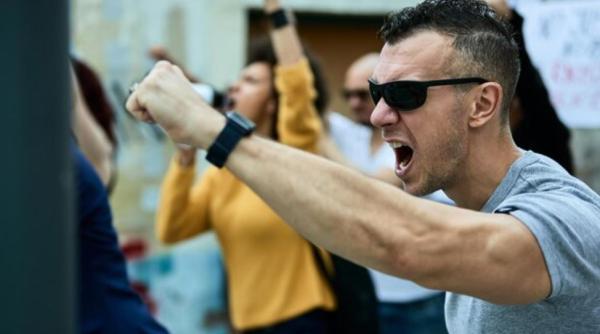 Un român și complici săi au atacat un grup de tineri în Torino: i-au bătut fără milă