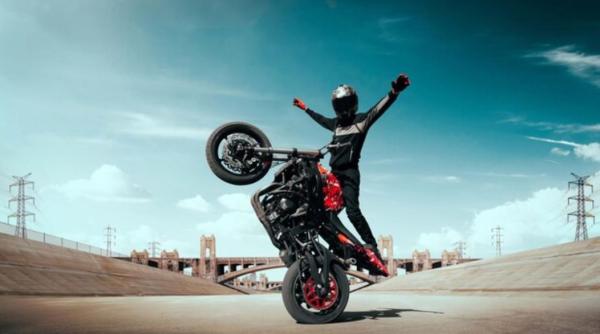 Ce a pățit un motociclist român, care a refuzat să oprească la semnul polițiștilor