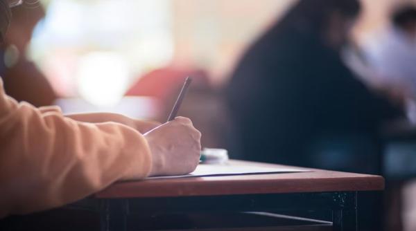 Ce a pățit o tânără, care s-a dat drept o altă persoană în cadrul examenului pentru obținerea cetățeniei spaniole