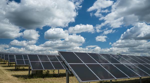 Prosumatorii vor primi compensație financiară în funcție de câtă electricitate introduc în rețea 