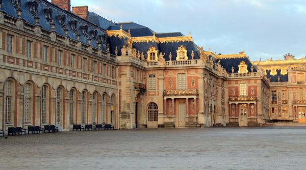 Amenințare cu bombă: Palatul Versailles este din nou evacuat. Autoritățile din Franța sunt în cel mai înalt nivel de alertă de securitate