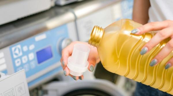 Cumpără cel mai ieftin detergent și adaugă două ingrediente simple. Trucul gospodinelor istețe