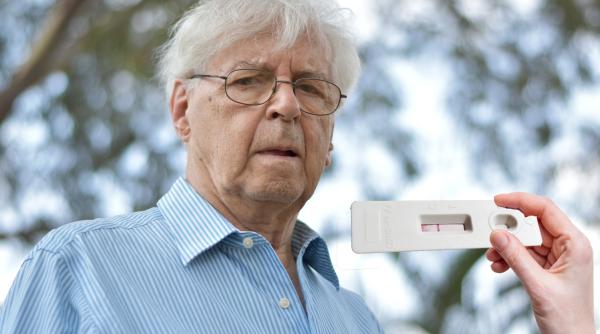 O româncă șanatjează un italian de 90 de ani: „Sunt însărcinată, dă-mi bani de avort sau vei întreține copilul”