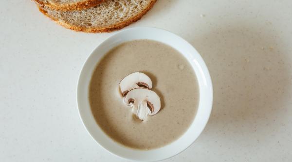 Cum să faci supă cremă de ciuperci. Un preparat perfect de toamnă