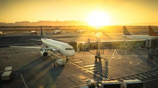 Avioanele rămân, vineri, la sol în Italia. Grevă generală de 24 de ore în transportul aerian