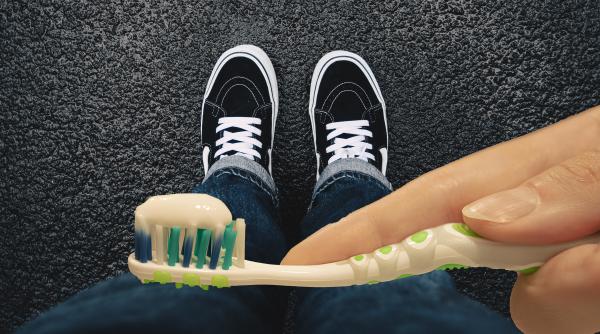 Nouă trucuri surprinzătoare în care poți folosi pasta de dinți la curățenie 