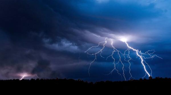 Două poduri s-au prăbușit în Franța, din cauza inundațiilor. Ciclonul Medusa a lovit și nordul Italiei