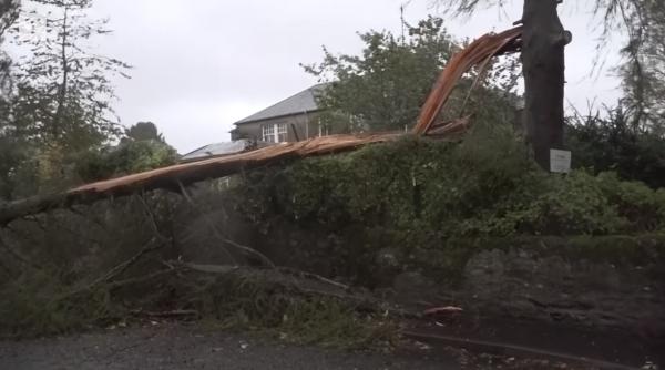 Furtuna Babet face ravagii în Marea Britanie: O femeie a murit, sute de locuințe evacuate, mii de case fără curent electric