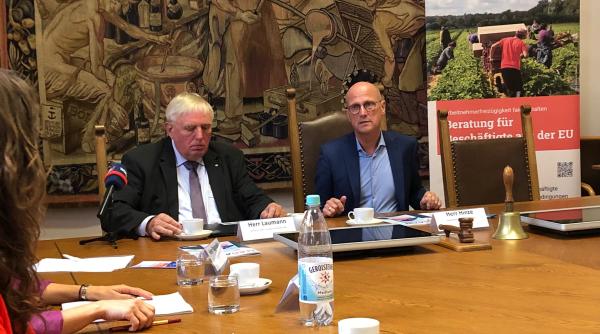 Germania. Birou pentru muncă echitabilă, deschis pentru lucrătorii temporari din România: „Acești oameni muncesc din greu, angajatorii îi păcălesc“