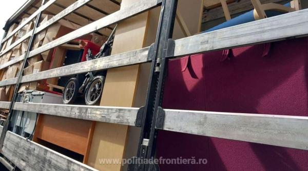 Camion, încărcat cu tone de deșeuri din Finlanda, oprit la frontieră