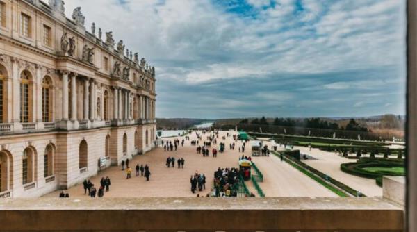 Ameninţare cu bombă în Franța: Palatul Versailles, evacuat pentru a şaptea oară