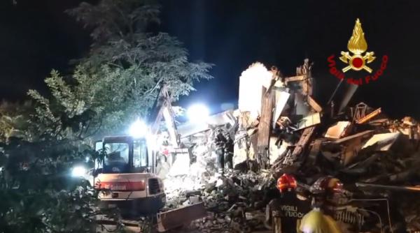 Bloc prăbușit în Italia: doi oameni au murit. Pompierii au o primă ipoteză cu privire la ce a provocat explozia - VIDEO