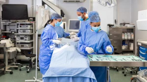 Medicii au venit de acasă pentru a-l salva pe tânărul accidentat grav la raliul de la Câmpulung: Acești oameni devin soldați pe un front unde lupta se duce cu moartea