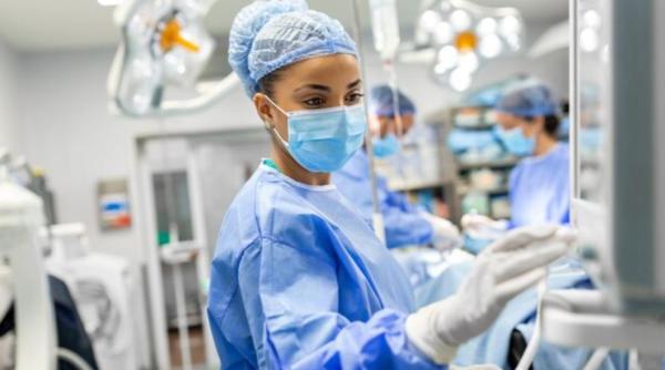 Un român a ajuns cu arsuri grave la spital după explozia cazanului în care făcea țuică