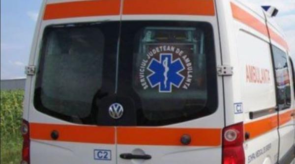 Coliziune între două mașini: Doi copii și doi adulți români, răniți