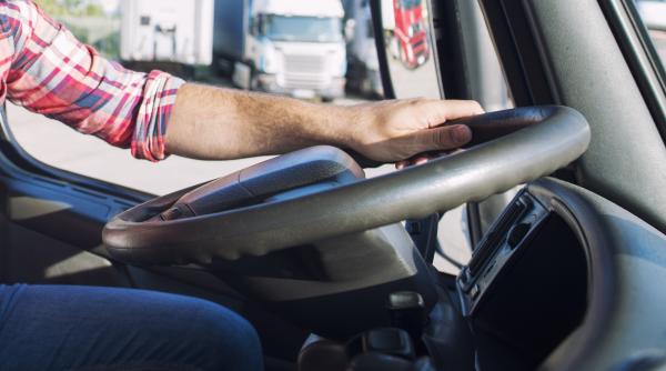 Șofer român de camion, agresat de o prostituată la granița dintre Franța și Spania