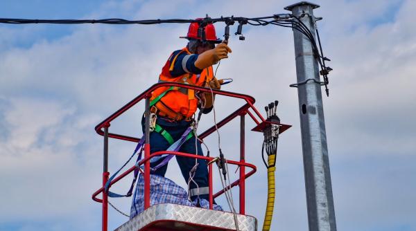 România, pe podiumul celor mai mari creșteri la energie electrică din UE. Preț similar cu Germania 