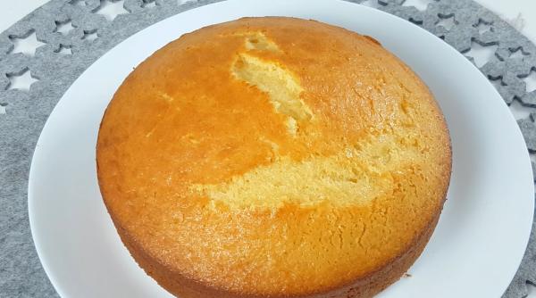 Prăjitură cu lapte, gata într-un minut: Se amestecă toate ingredientele și se dă la cuptor. Te va cuceri prin simplitate și gust