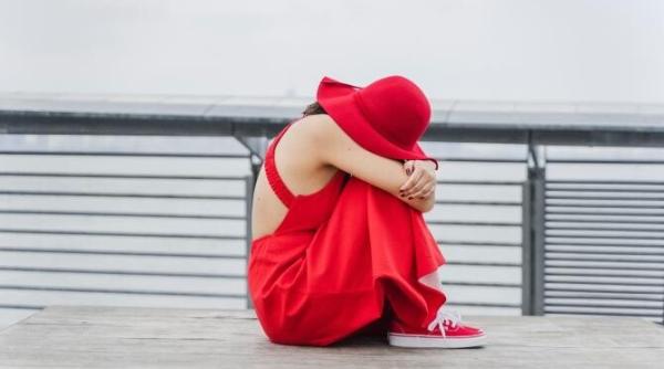 Sondaj: 1 din 4 oameni din lume se simt singuri