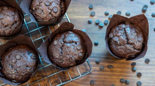 Brioșe de ciocolată cu pere, un desert delicios de toamnă. Rețeta te va cuceri pe loc!