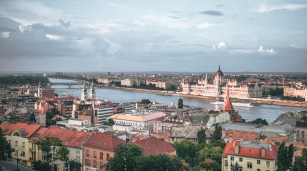 Străinii cumpără masiv proprietăți imobiliare în Ungaria