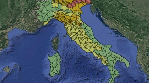 Alertă meteo în Italia: Cod roșu, galben și portocaliu în toate regiunile; averse de ploi, furtuni și vânt puternic