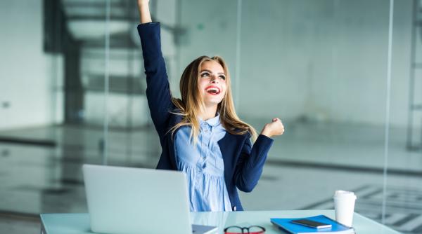 Horoscop special. Luna noiembrie aduce oportunitatea schimbării locului de muncă pentru aceste zodii: Deschide ușa abundenței!