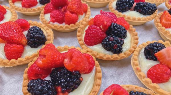 Mini tarte cu vanilie și fructe: O explozie delicioasă de gust 