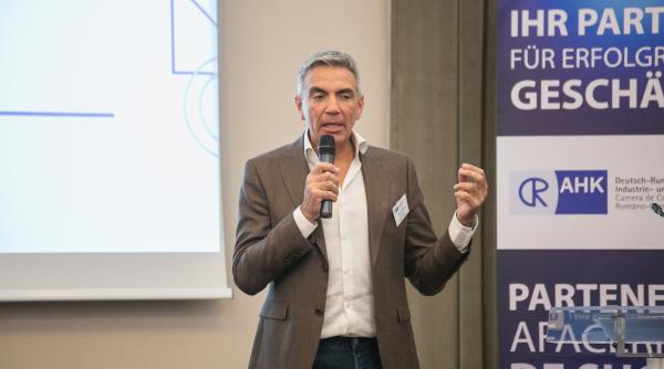 'Capitalul uman în vremea inteligenţei artificiale': Intenţiile de emigrare şi temerile românilor, analizate la al doilea summit ReThink România