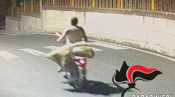 Tânăr român, condamnat în Italia: Și-a ucis un compatriot, a pus cadavrul într-un sac de plastic și apoi l-a transportat pe un scuter