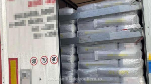 Două camioane, încărcate cu deșeuri din Germania, nu au fost lăsate să intre în țară