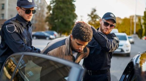 Supărat că a fost oprit pentru un control, un român din Italia a luat la bătaie carabinierii