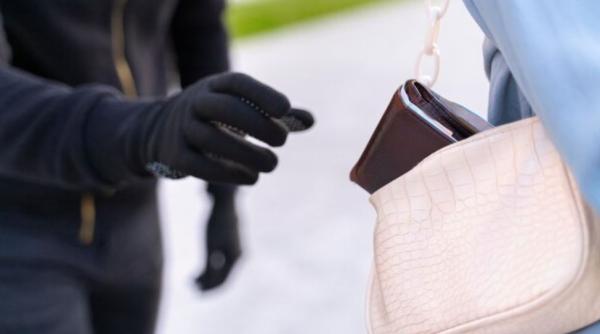 Două românce din Spania, membre ale clanului Tehijovich, prinse în timp ce sustrăgeau portofele