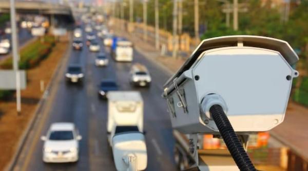 Dubă românească, oprită la intrare în Germania: Trei români au dat bani polițiștilor pentru a-și continua călătoria