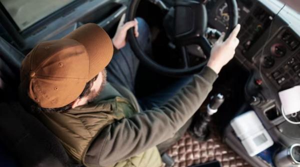 O companie din Italia oferă 1.000 de euro salariaților care aduc un prieten să se angajeze