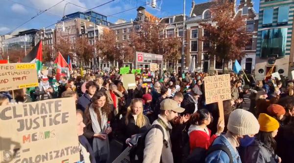 Protest amplu în Olanda, cu 10 zile înaintea alegerilor generale anticipate. Greta Thunberg și Frans Timmermans printre participanți - VIDEO