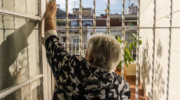 Româncă din Italia, prinsă după ce a furat bijuteriile din aur ale bâtrânilor pe care-i îngrijea