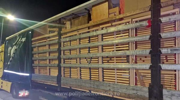Șase camioane, încărcate cu peste 72 tone de deșeuri din Germania, Olanda și Cehia, oprite la intrarea în țară