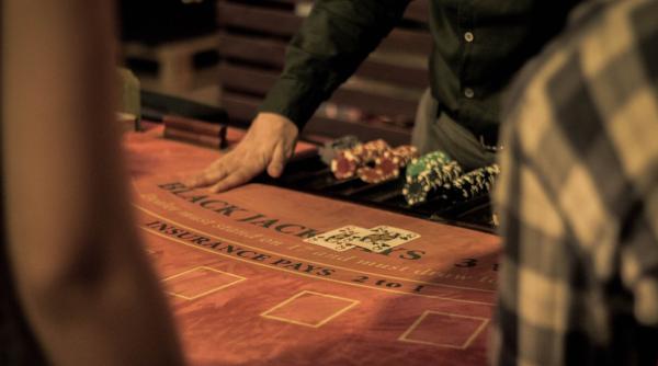 Iată de ce profesioniștii aleg blackjack la cazinourile online