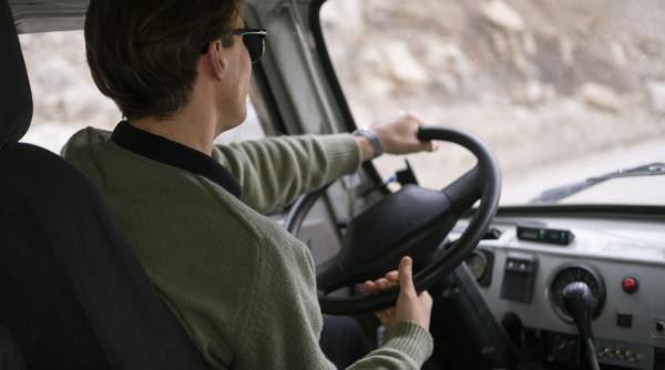 Un șofer, păcălit de sistemul de navigație: a condus 200 de kilometri până la o destinație greșită și a fost reținut de polițiști