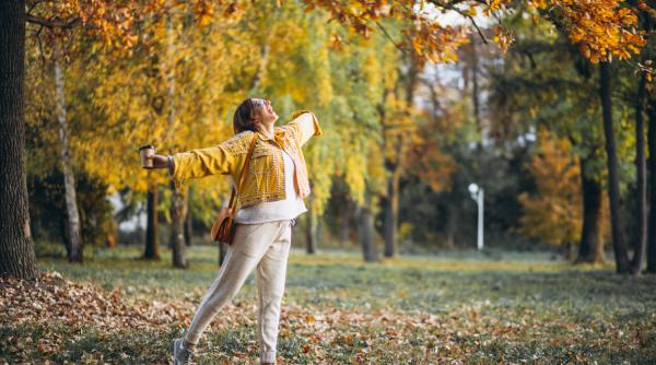 Horoscop 18 noiembrie. Câștiguri financiare și surprize romantice pentru Vărsători; Gemenii au o zi plină de provocări și oportunități neașteptate: Previziuni complete