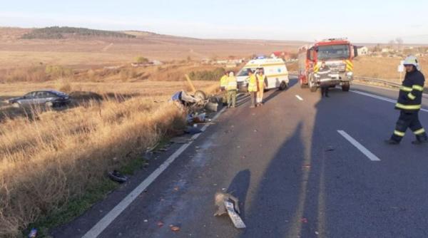 Microbuz, lovit de un camion în județul Constanța: opt persoane au fost rănite