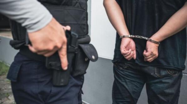 Român, reţinut pentru deţinerea şi comercializarea a peste 20.000 de ţigarete nemarcate